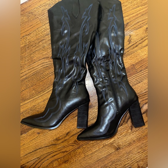 New Cowgirl boots - Picture 3 of 4